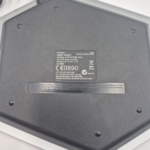 Disney Infinity - Nintendo Wii - 2 Characters - 1 Power Disc - Crystal - Portal - Picture 8 of 8